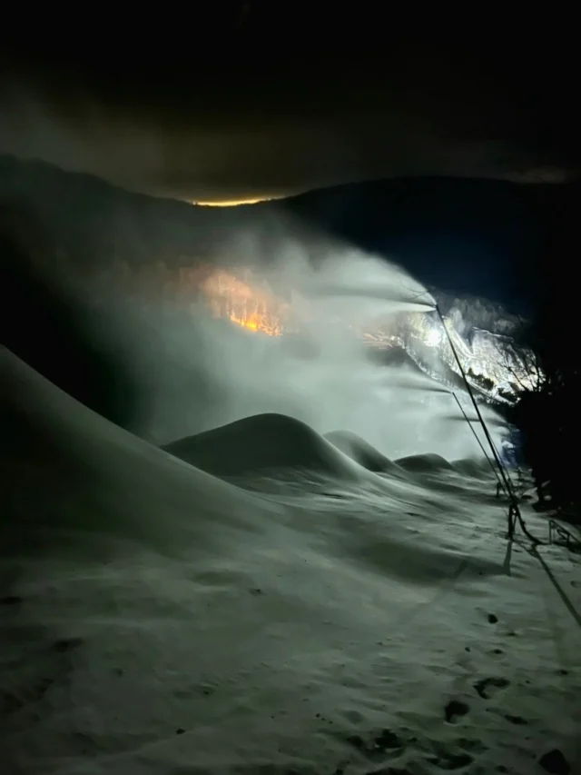 Sunrising over the whales 🌅

📷 #snowfarmer @m_vajtay 1/16/24