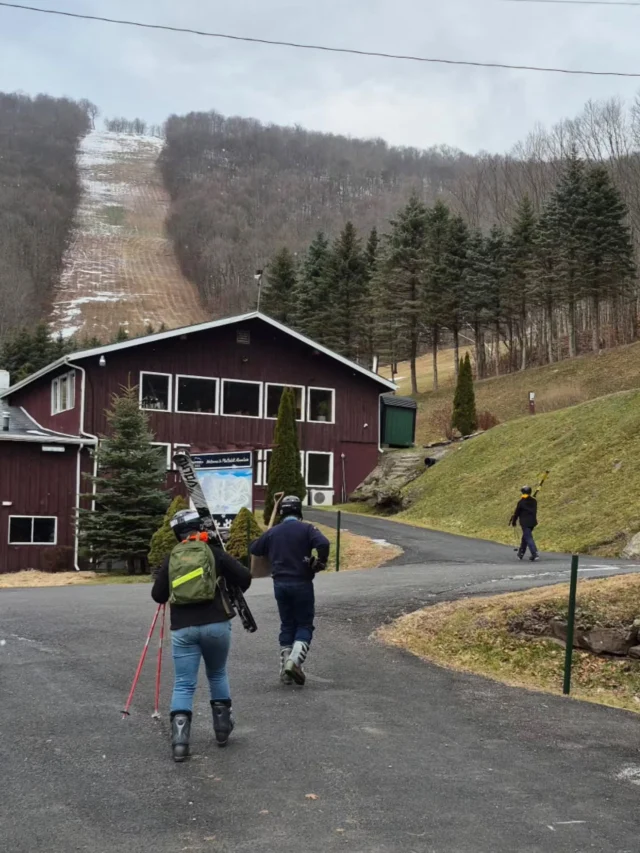 More hikers itching for some runs!!

#plattekillmountain #countdowntoopeningday #skilife #catskillmountains