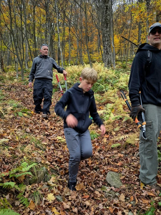 Back at it after their big lunch in the lodge! 🍛 Here’s a look at the real nitty gritty of our 15th Annual Tree Skiing Work Day hosted with @nyskiblog ⛷️ Generations of Plattys, first-timers, and longtime locals clearing the glades and keeping some of the best tree skiing in the Catskills alive 🌲

You’re all part of keeping us independent and building a community where new and old always want to come back. Thank you for your dedication 🙌

#plattekillmountain #treeskiing #catskillmountains #supportindependent #independentmountain #familyownedandoperated