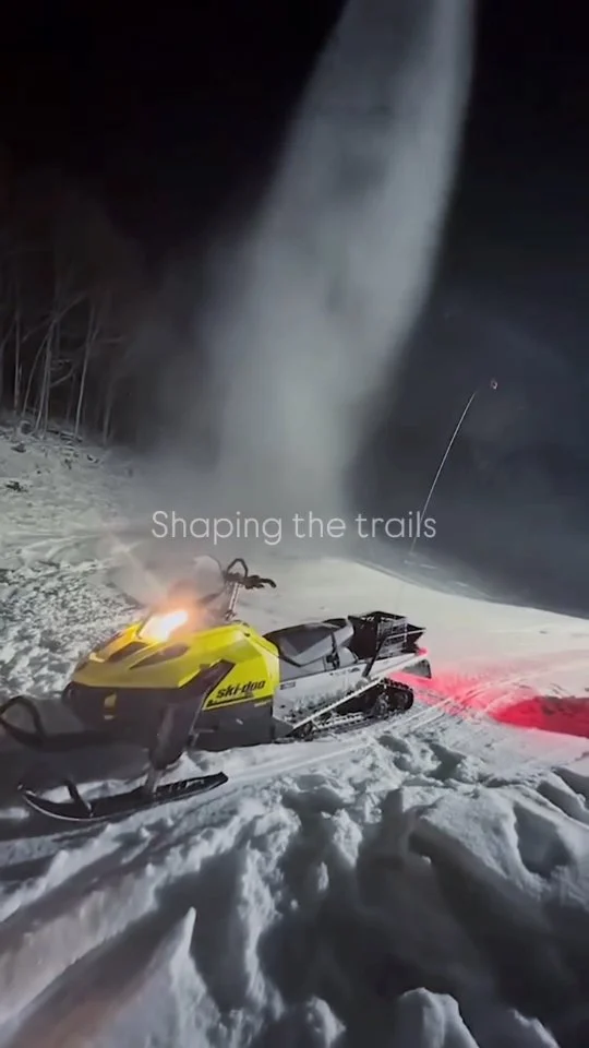 This is where it starts...Looking out from the lodge, the crew fires up the groomers, lights flicker on the hill, snowguns start blasting, and the next day’s runs take shape in the dark 🙌❄️

#countdowntowinter #snowfarmers #mountainops #plattekillmountain #snowmakinglife #groomerlife