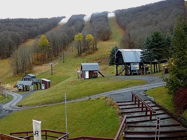 It's starting...

#signsofwinter #countdowntowinter #plattekillmountain #myplatty #ullr #catskillmountains #roxburyny